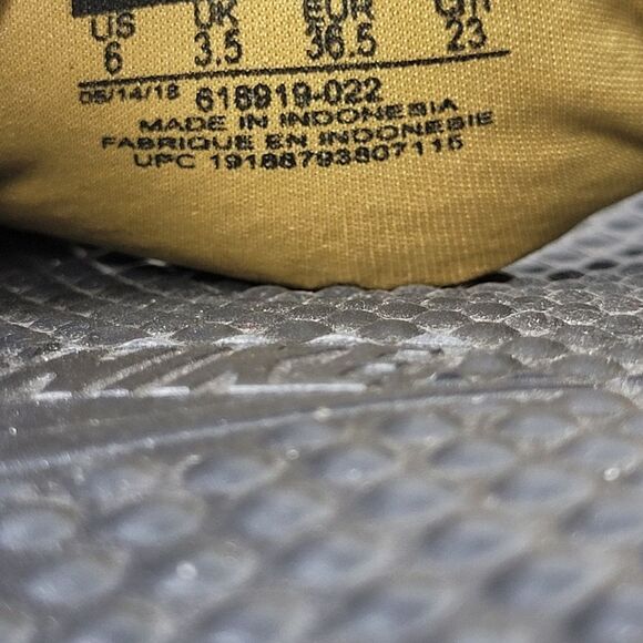 Nike Benassi Women's Slide Size 6 Sandals Black Gold Print Casual Shoes - Picture 8 of 9